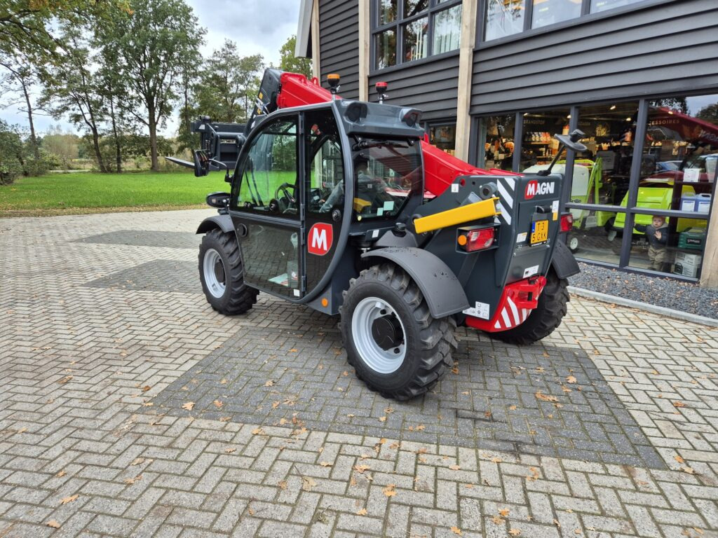 MAGNI TH 3.6 - Телескопический погрузчик: фото 3 MAGNI TH 3.6 - Телескопический погрузчик: фото 3