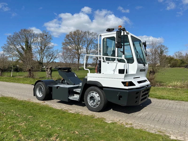 Terberg YT 182 TERBERG | MEGA | CLIMA | LOW HOURS | NEW ENGINE - Терминальный тягач: фото 5 Terberg YT 182 TERBERG | MEGA | CLIMA | LOW HOURS | NEW ENGINE - Терминальный тягач: фото 5