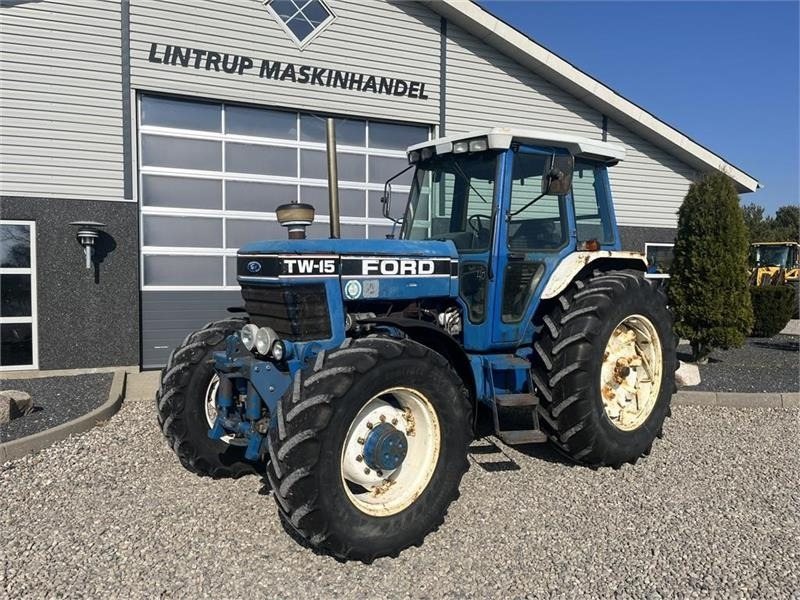 Ford TW 15 F II med HEVA opklappelig frontlift - Трактор: фото 2 Ford TW 15 F II med HEVA opklappelig frontlift - Трактор: фото 2