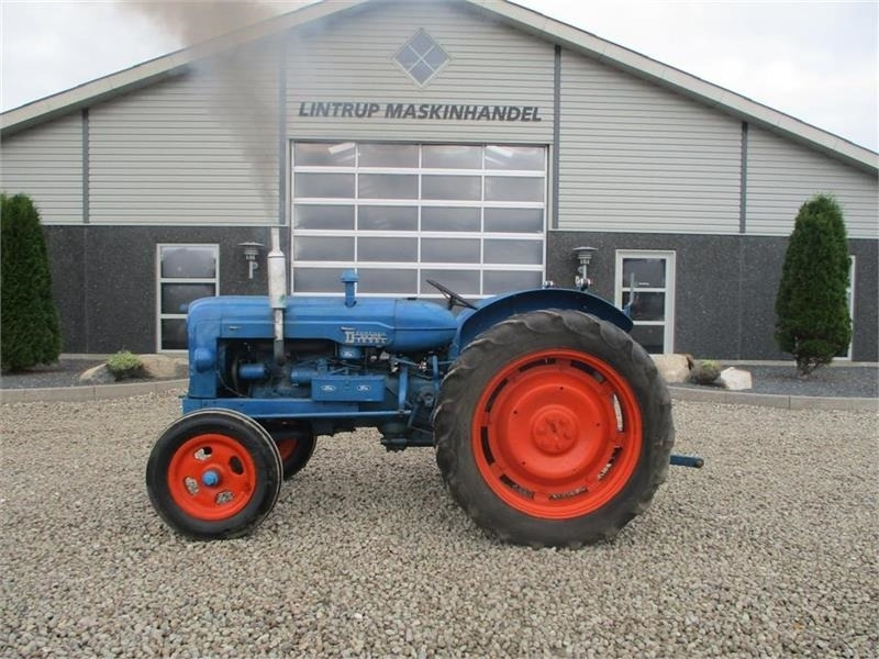 Fordson Major Diesel traktor - Трактор: фото 1 Fordson Major Diesel traktor - Трактор: фото 1