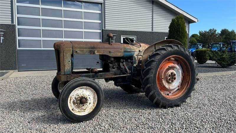 Fordson Major Motoren mangler, men mange god dele. - Трактор: фото 2 Fordson Major Motoren mangler, men mange god dele. - Трактор: фото 2
