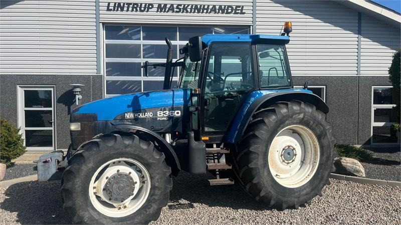 New Holland 8360 Rangecommand - Трактор: фото 1 New Holland 8360 Rangecommand - Трактор: фото 1