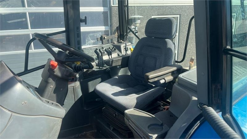 New Holland 8360 Rangecommand - Трактор: фото 4 New Holland 8360 Rangecommand - Трактор: фото 4