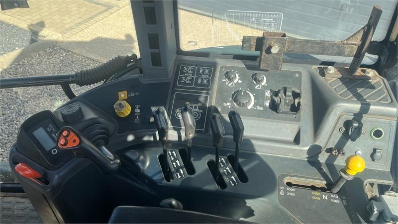 New Holland 8360 Rangecommand - Трактор: фото 5 New Holland 8360 Rangecommand - Трактор: фото 5