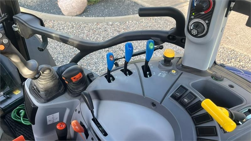 New Holland T5.100 Blue Power udstyrs model, med brede hjul, f - Трактор: фото 5 New Holland T5.100 Blue Power udstyrs model, med brede hjul, f - Трактор: фото 5