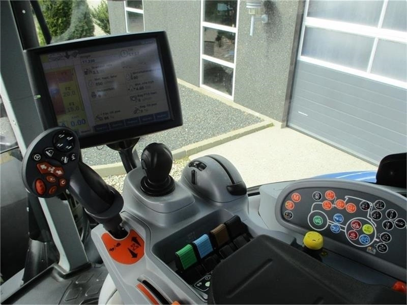 New Holland T7.230 AutoCommand, meget velholdt traktor - Трактор: фото 4 New Holland T7.230 AutoCommand, meget velholdt traktor - Трактор: фото 4