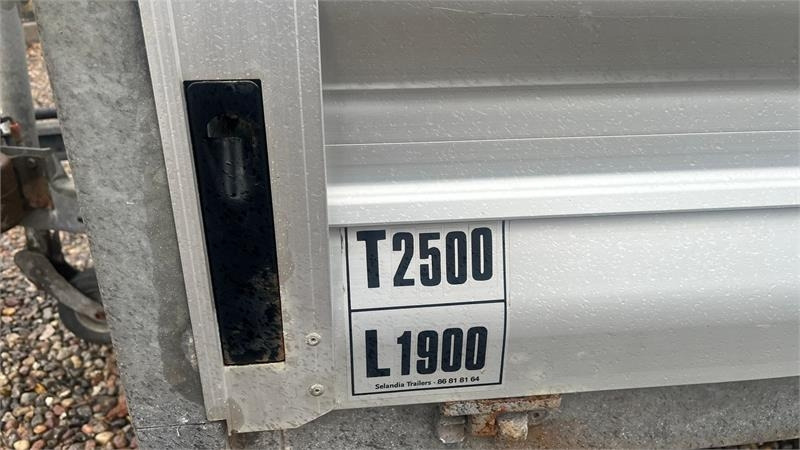 Selandia Maskintrailer med vip og rampe med hydrau - Прицеп бортовой/ Платформа: фото 5 Selandia Maskintrailer med vip og rampe med hydrau - Прицеп бортовой/ Платформа: фото 5