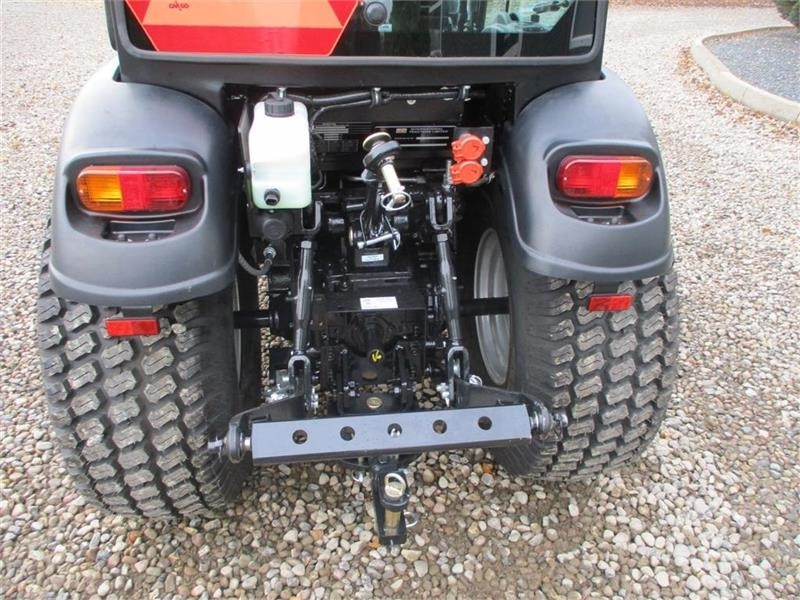 Solis 26 HST Med kabine, Turf dæk og frontlift - Трактор: фото 5 Solis 26 HST Med kabine, Turf dæk og frontlift - Трактор: фото 5