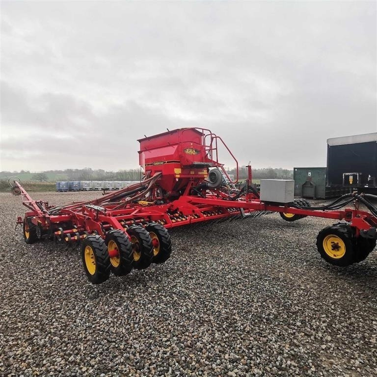 Vaderstad Rapid A800 S med fylde snegl, stor såsæt til små p - Сеялка: фото 4 Vaderstad Rapid A800 S med fylde snegl, stor såsæt til små p - Сеялка: фото 4
