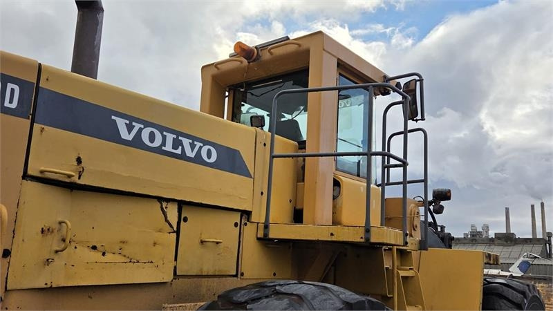 Volvo 330D med skovl - Колёсный погрузчик: фото 3 Volvo 330D med skovl - Колёсный погрузчик: фото 3