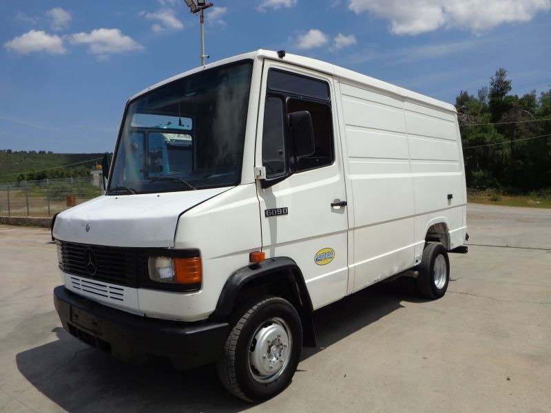 Mercedes-Benz Sprinter Mercedes Benz 609D - Цельнометаллический фургон: фото 1 Mercedes-Benz Sprinter Mercedes Benz 609D - Цельнометаллический фургон: фото 1