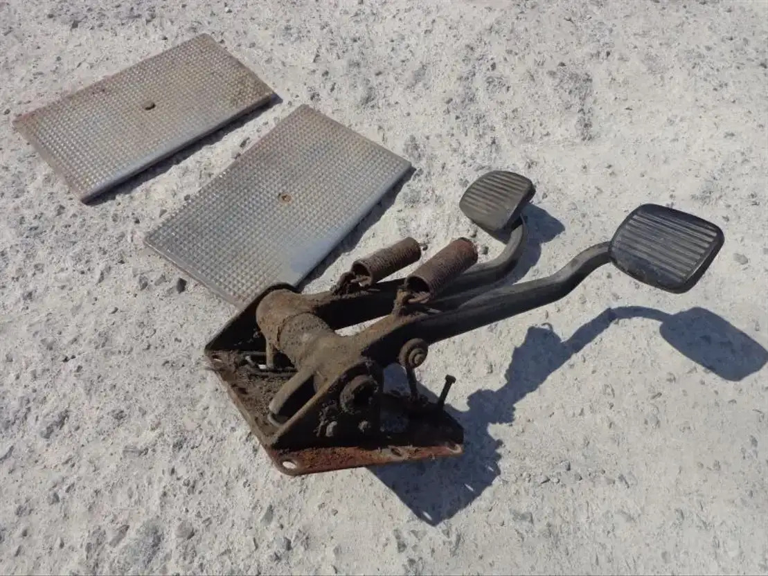 Scania Brake AND Clutch Pedal From Scania LB 0 AND LB1 Serie - Педаль для Грузовиков: фото 4 Scania Brake AND Clutch Pedal From Scania LB 0 AND LB1 Serie - Педаль для Грузовиков: фото 4