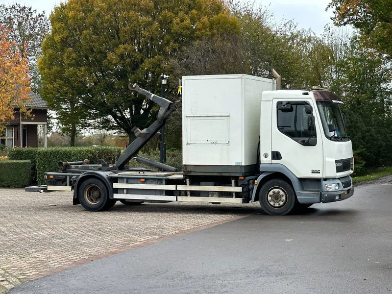 DAF LF 45 180!! HAAKARM/CONTAINER!!MOBILE WORKSHOP!! - Крюковой мультилифт: фото 2 DAF LF 45 180!! HAAKARM/CONTAINER!!MOBILE WORKSHOP!! - Крюковой мультилифт: фото 2