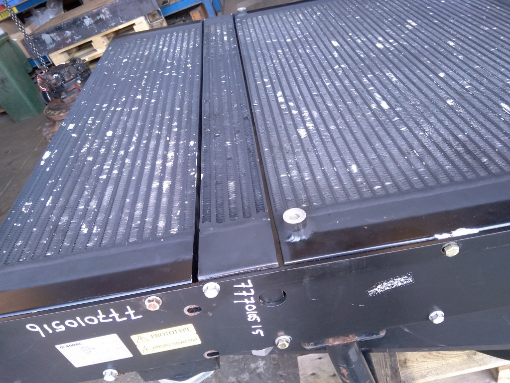 Bomag BM1000-35 - - Масляный радиатор для Строительной техники: фото 1 Bomag BM1000-35 - - Масляный радиатор для Строительной техники: фото 1