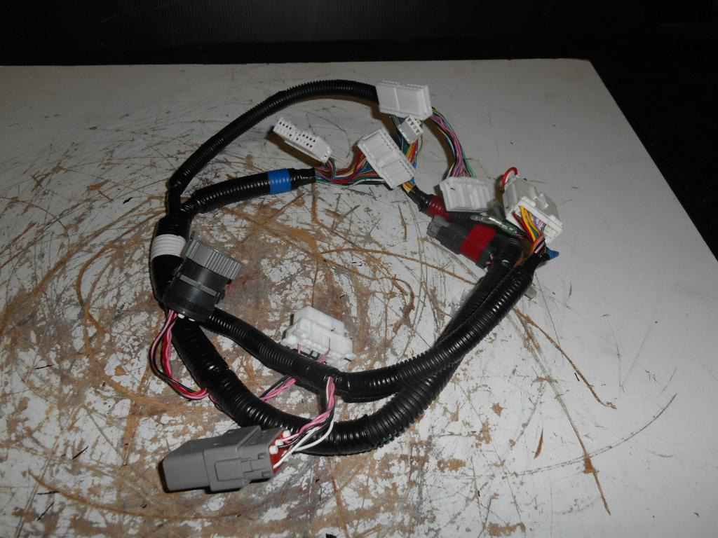 Case MFR71231 - MFR70850 - Кабели/ Провода для Строительной техники: фото 4 Case MFR71231 - MFR70850 - Кабели/ Провода для Строительной техники: фото 4