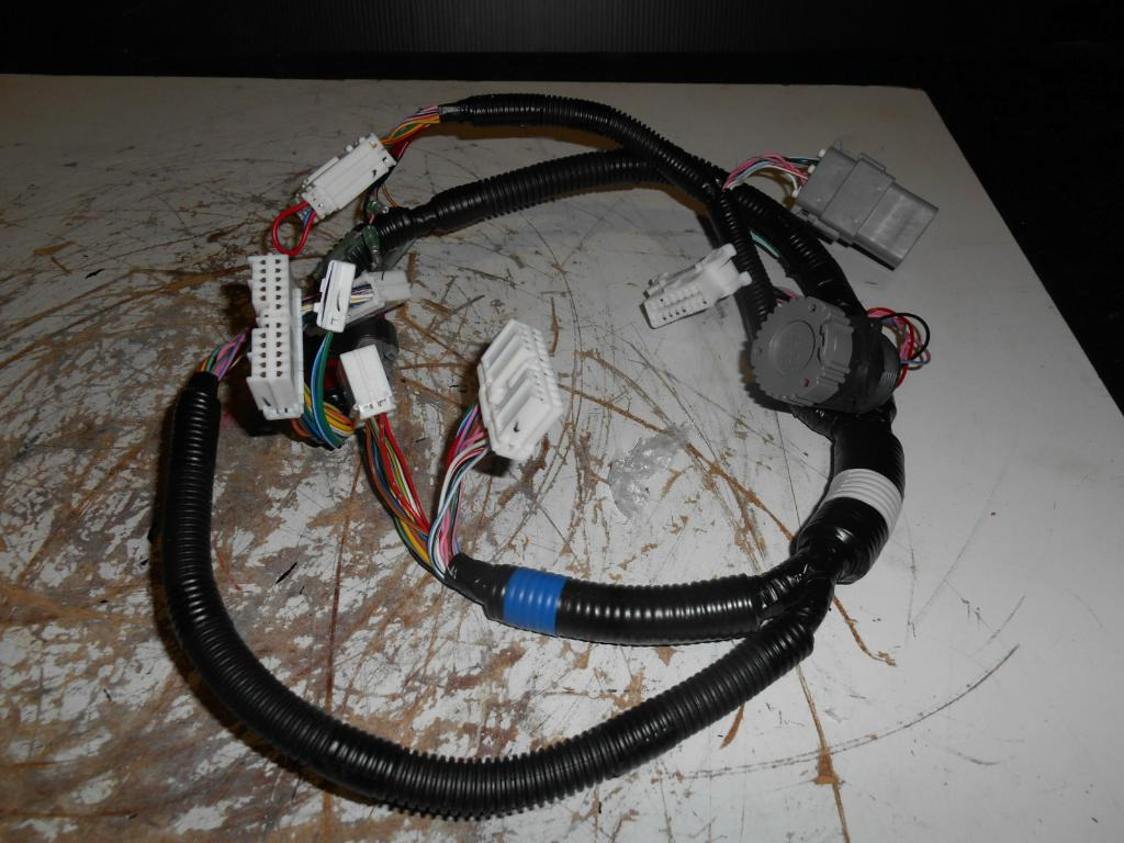 Case MFR71231 - MFR70850 - Кабели/ Провода для Строительной техники: фото 3 Case MFR71231 - MFR70850 - Кабели/ Провода для Строительной техники: фото 3