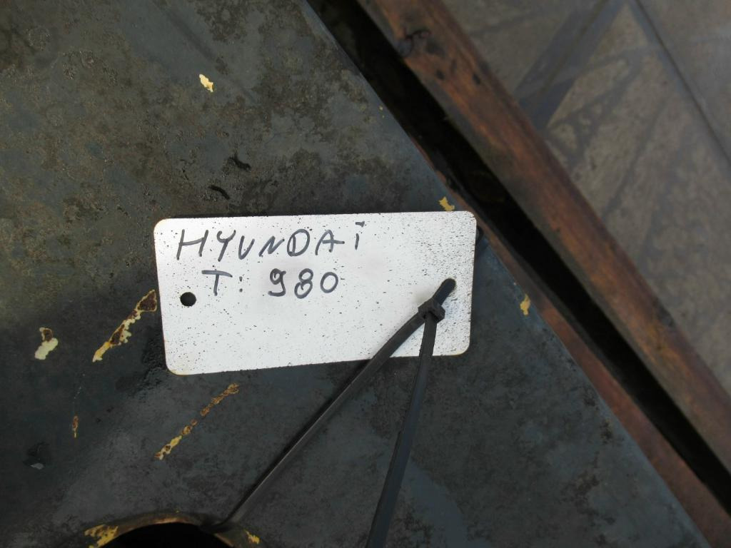 Hyundai 980 - - Бампер для Колёсных погрузчиков: фото 4 Hyundai 980 - - Бампер для Колёсных погрузчиков: фото 4