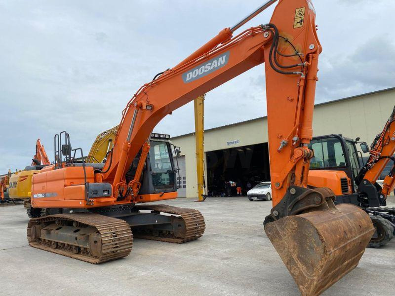 Doosan DX 225 LC - Гусеничный экскаватор: фото 1 Doosan DX 225 LC - Гусеничный экскаватор: фото 1