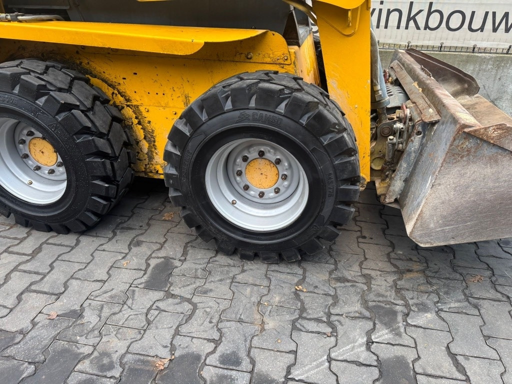 Gehl 5640 - Мини-погрузчик с бортовым поворотом: фото 4 Gehl 5640 - Мини-погрузчик с бортовым поворотом: фото 4