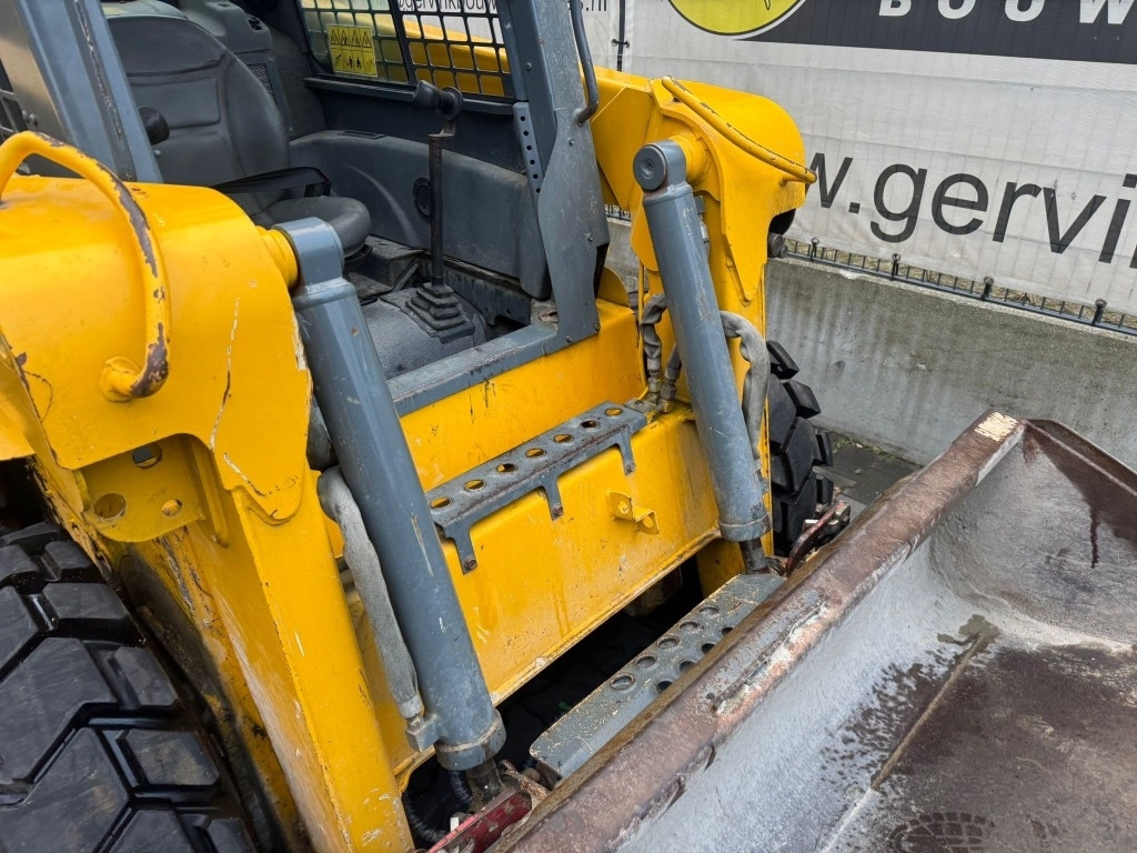 Gehl 5640 - Мини-погрузчик с бортовым поворотом: фото 5 Gehl 5640 - Мини-погрузчик с бортовым поворотом: фото 5