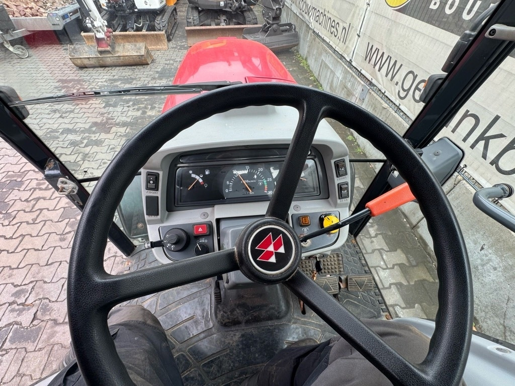 Трактор Massey Ferguson 1547: фото 17