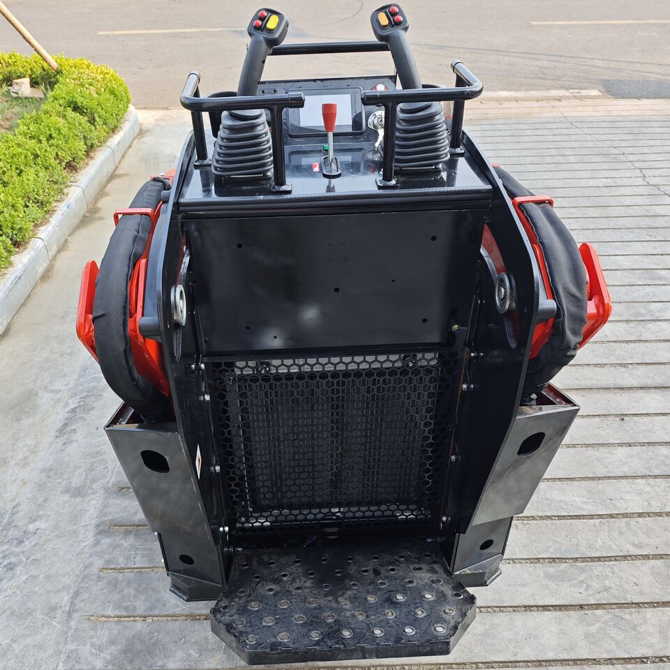 QINGDAO PROMISING Compact Track Loader Model T1000 - Мини-погрузчик с бортовым поворотом: фото 4 QINGDAO PROMISING Compact Track Loader Model T1000 - Мини-погрузчик с бортовым поворотом: фото 4