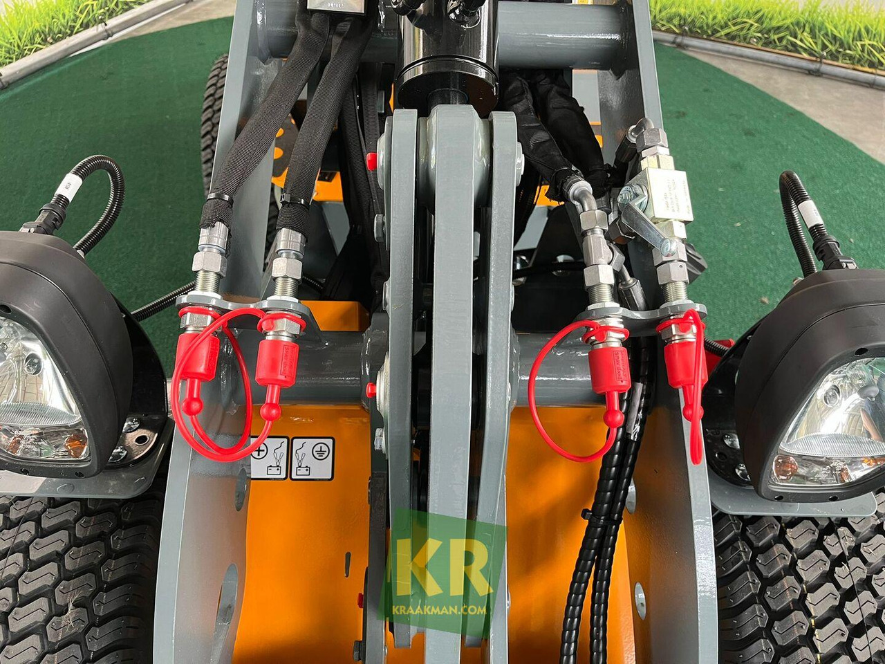 G1200 Giant - Компактный фронтальный погрузчик: фото 5 G1200 Giant - Компактный фронтальный погрузчик: фото 5