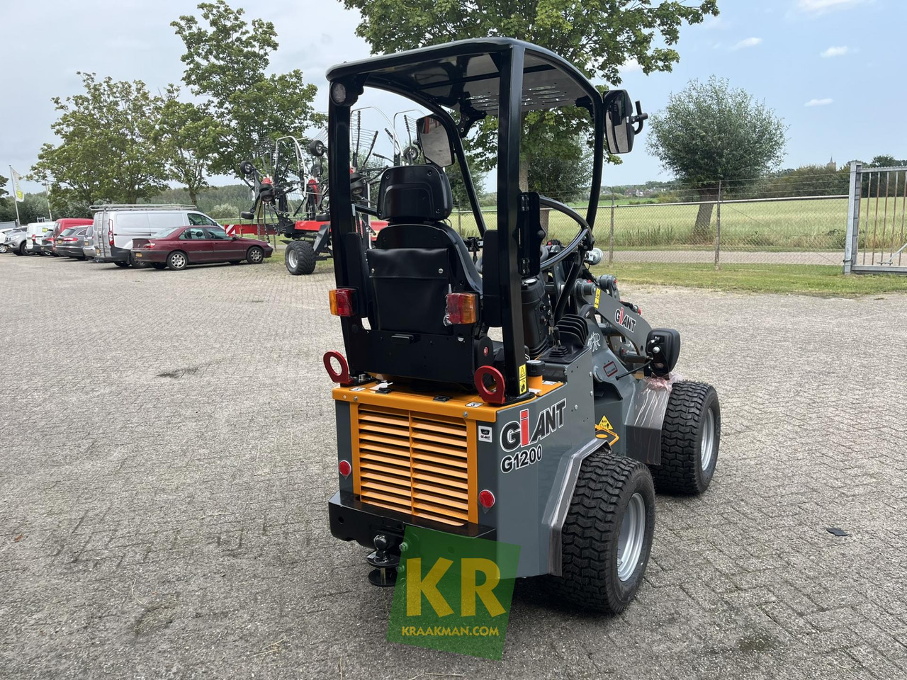 G1200 Giant - Компактный фронтальный погрузчик: фото 4 G1200 Giant - Компактный фронтальный погрузчик: фото 4
