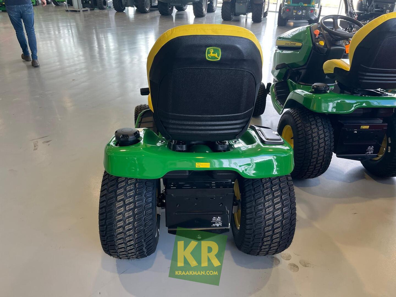 John Deere X380 - Газонокосилка: фото 2 John Deere X380 - Газонокосилка: фото 2