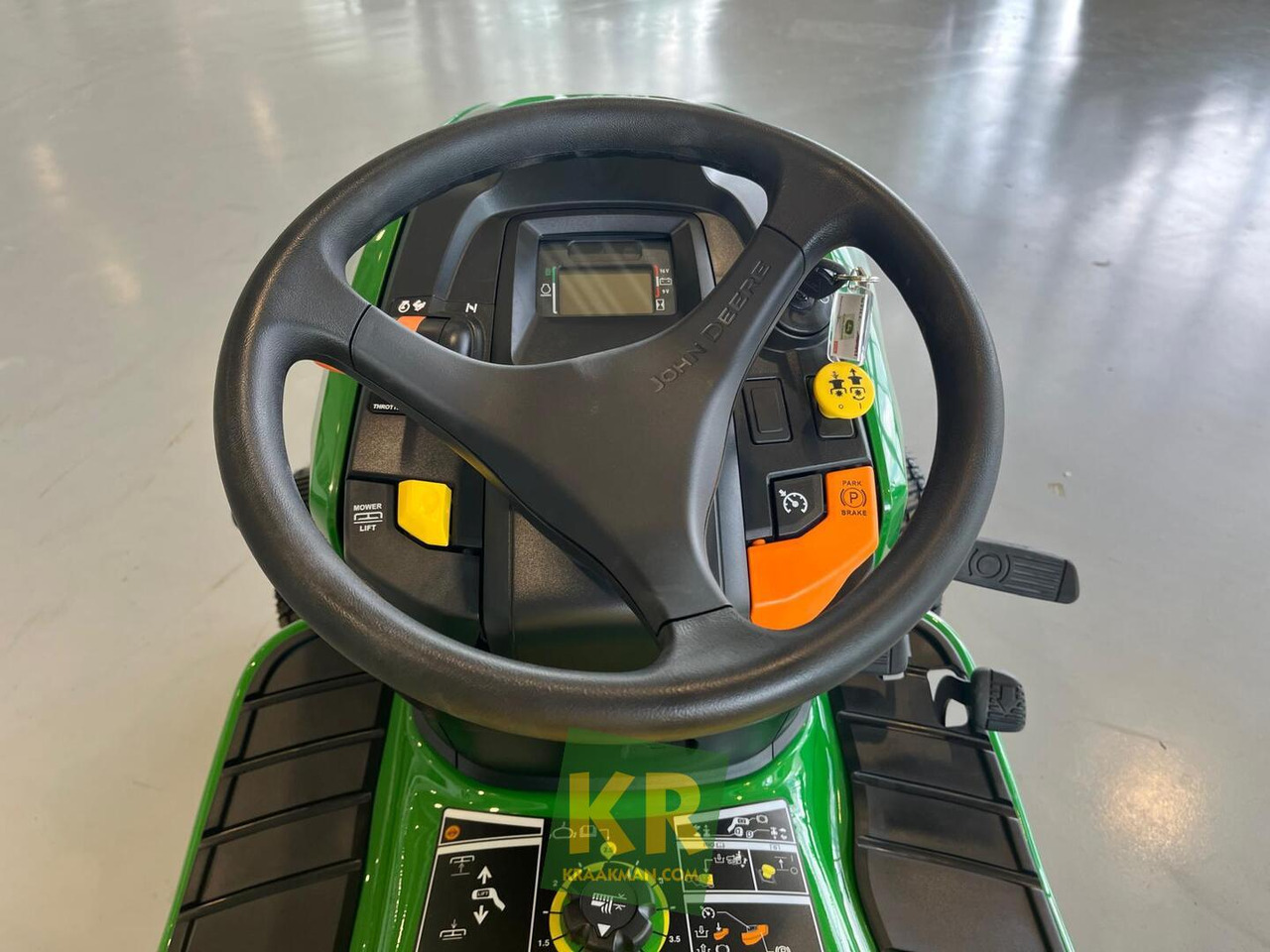 John Deere X380 - Газонокосилка: фото 1 John Deere X380 - Газонокосилка: фото 1