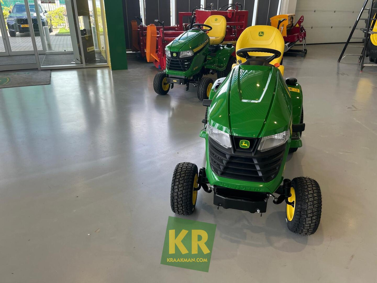 John Deere X380 - Газонокосилка: фото 3 John Deere X380 - Газонокосилка: фото 3
