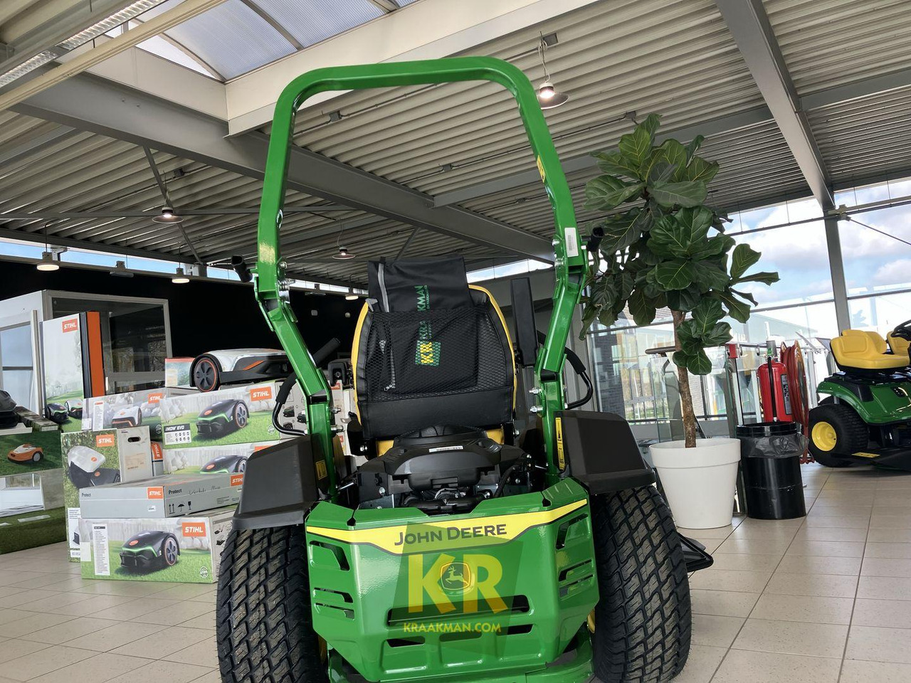 John Deere Z515E ZEROTURN - Газонокосилка: фото 1 John Deere Z515E ZEROTURN - Газонокосилка: фото 1
