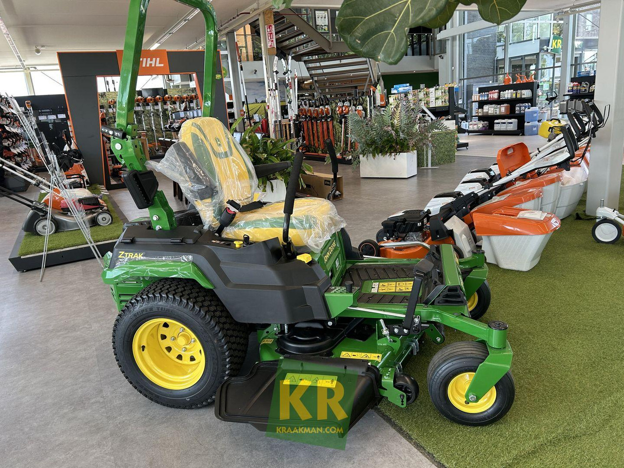 John Deere Z545R - Газонокосилка: фото 1 John Deere Z545R - Газонокосилка: фото 1