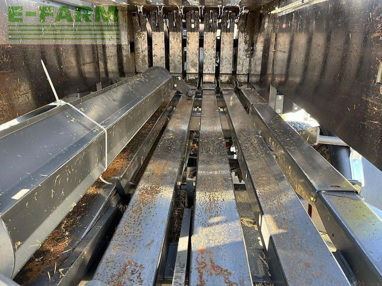 CLAAS quadrant 3200 rc tandem krassort vorabuhäcksler - Пресс-подборщик тюковый: фото 5 CLAAS quadrant 3200 rc tandem krassort vorabuhäcksler - Пресс-подборщик тюковый: фото 5