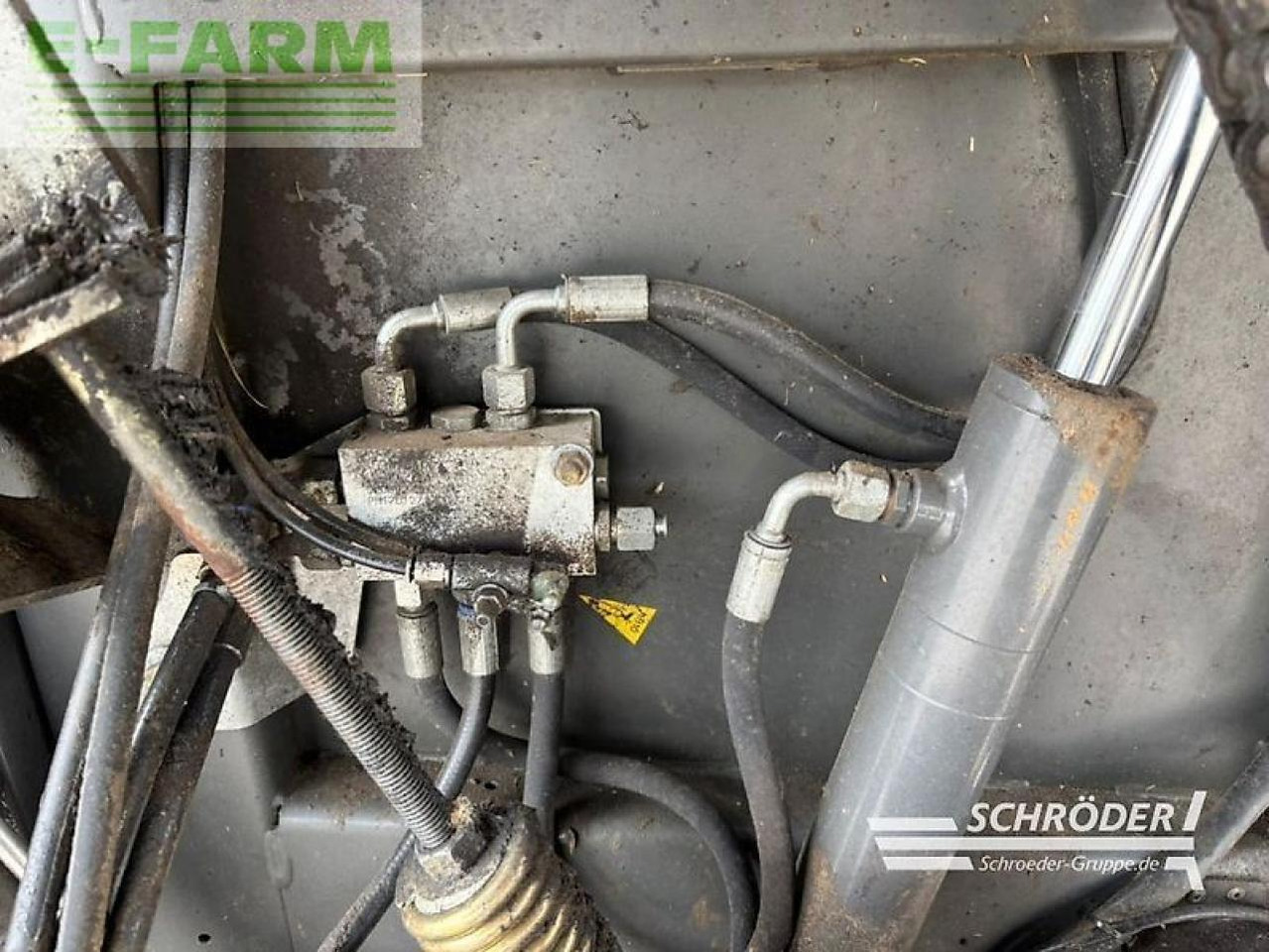 CLAAS variant 480 rc - Пресс-подборщик тюковый: фото 4 CLAAS variant 480 rc - Пресс-подборщик тюковый: фото 4