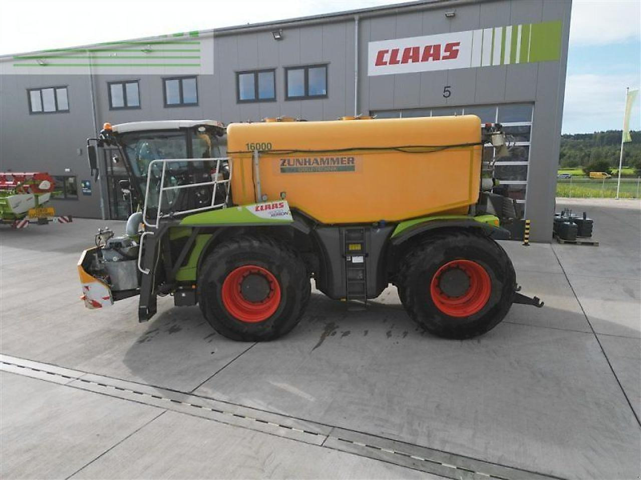 CLAAS xerion 4000 saddle trac SADDLE TRAC - Трактор: фото 3 CLAAS xerion 4000 saddle trac SADDLE TRAC - Трактор: фото 3