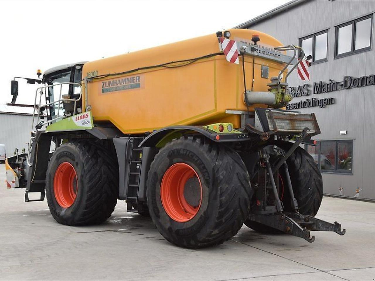 CLAAS xerion 4000 saddle trac SADDLE TRAC - Трактор: фото 5 CLAAS xerion 4000 saddle trac SADDLE TRAC - Трактор: фото 5