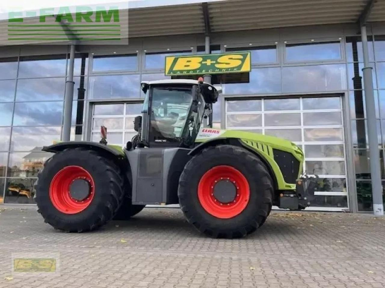CLAAS xerion 4000 trac vc TRAC VC - Трактор: фото 1 CLAAS xerion 4000 trac vc TRAC VC - Трактор: фото 1