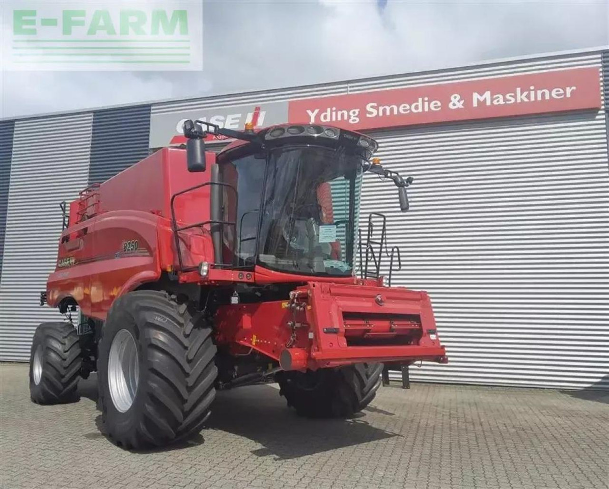 Case-IH 8250 kampagnepris axial-flow 8250 med 35 fod varioskærebord - Зерноуборочный комбайн: фото 1 Case-IH 8250 kampagnepris axial-flow 8250 med 35 fod varioskærebord - Зерноуборочный комбайн: фото 1