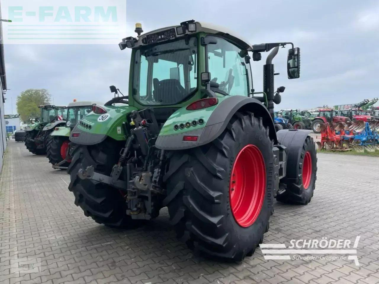 Fendt 724 vario s4 profi plus ProfiPlus - Трактор: фото 3 Fendt 724 vario s4 profi plus ProfiPlus - Трактор: фото 3