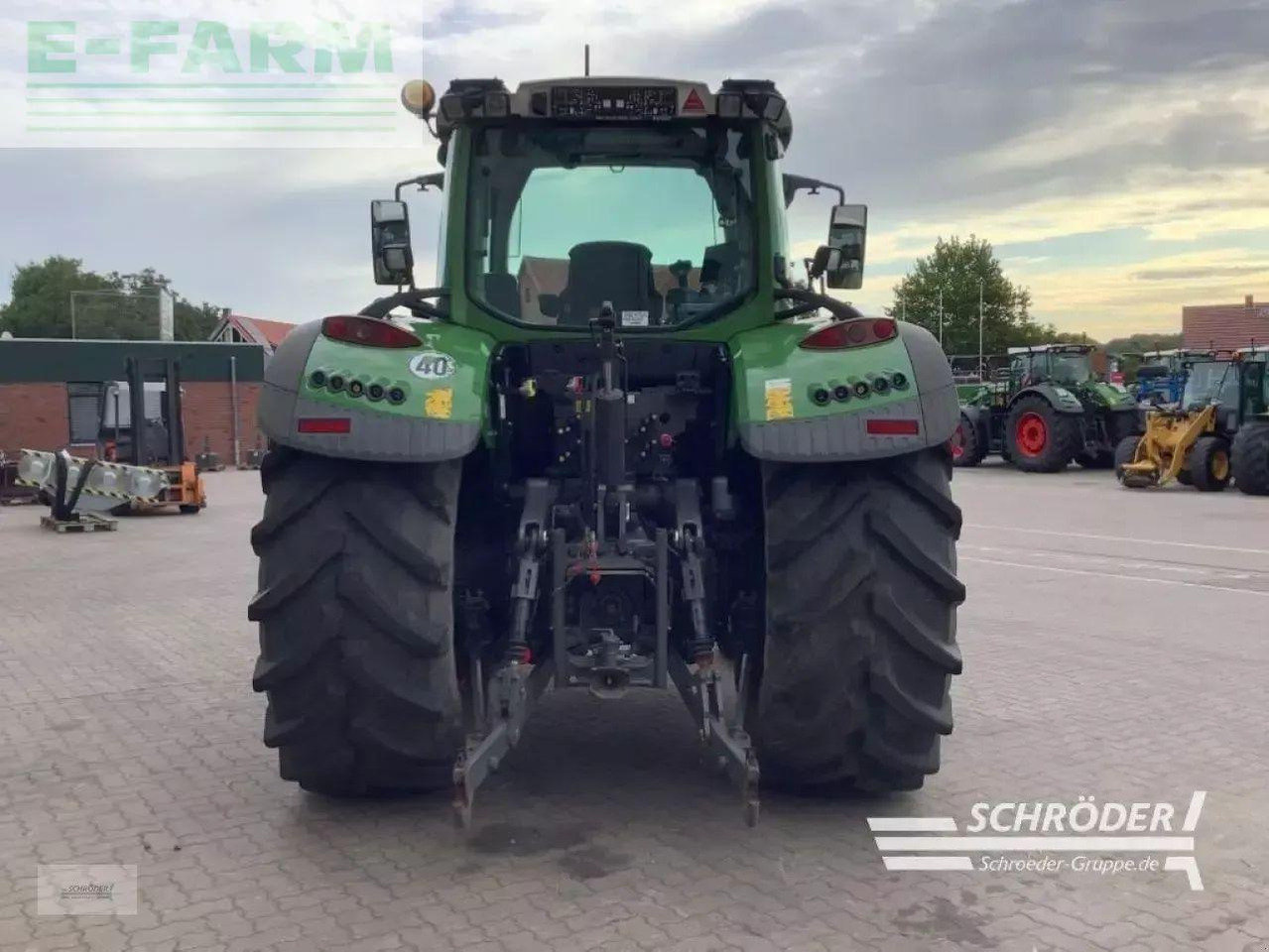 Fendt 724 vario s4 profi plus ProfiPlus - Трактор: фото 4 Fendt 724 vario s4 profi plus ProfiPlus - Трактор: фото 4
