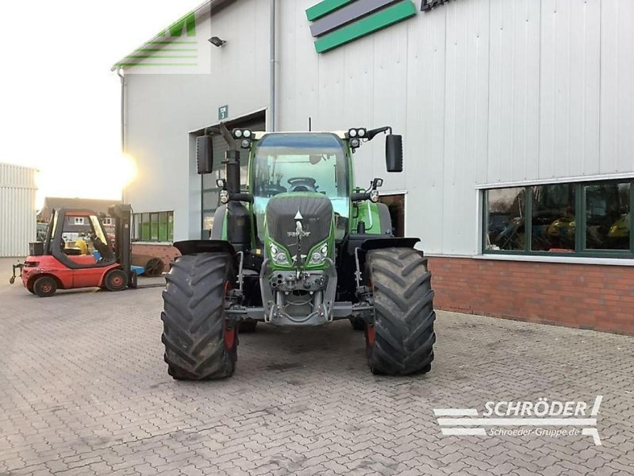 Fendt 724 vario s4 profi plus ProfiPlus - Трактор: фото 2 Fendt 724 vario s4 profi plus ProfiPlus - Трактор: фото 2