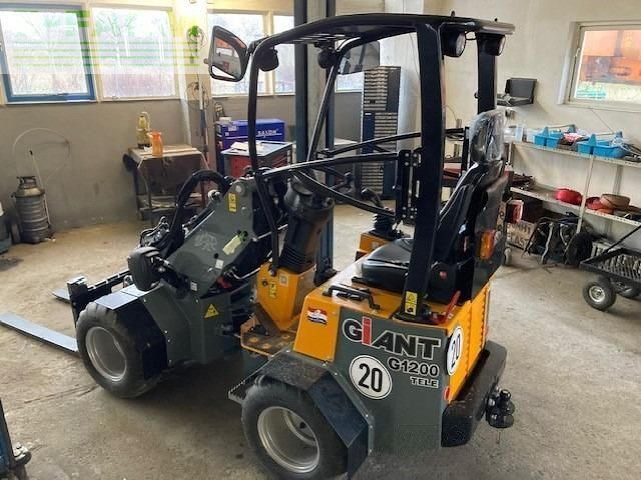 Giant g1200 tele -teleskopradlader - Мини-экскаватор: фото 1 Giant g1200 tele -teleskopradlader - Мини-экскаватор: фото 1