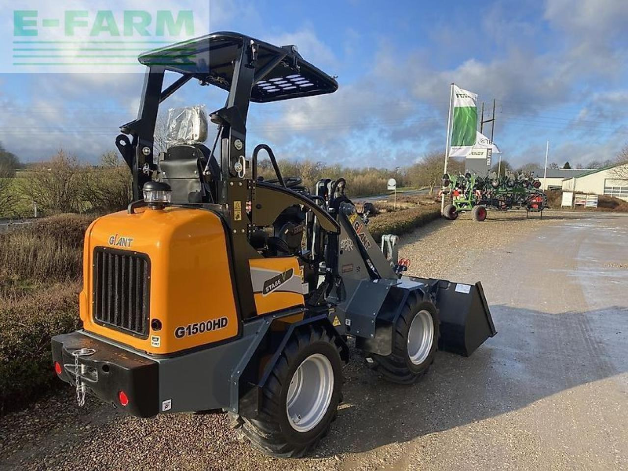 Giant g1500 hd - Мини-экскаватор: фото 3 Giant g1500 hd - Мини-экскаватор: фото 3