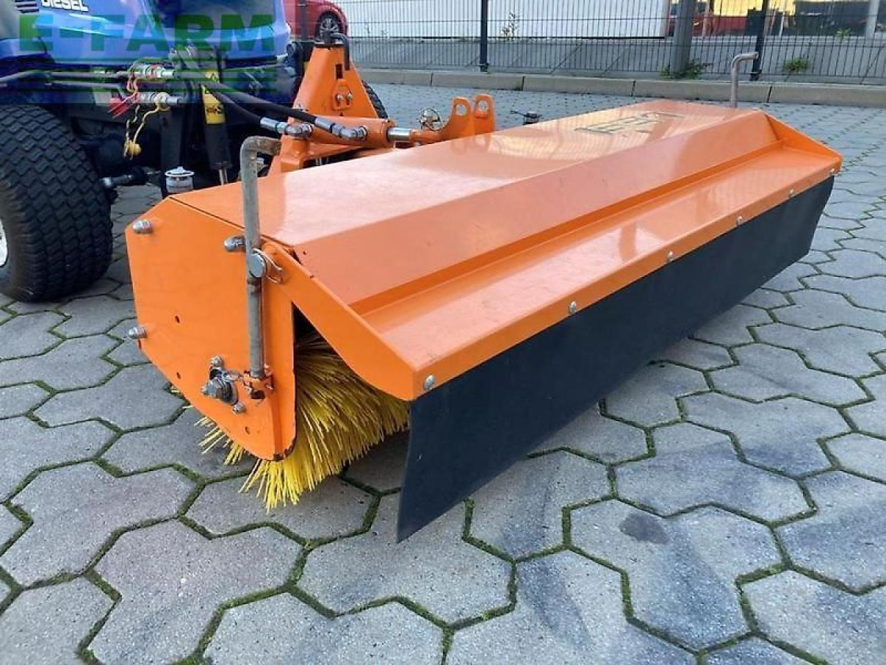 Iseki tgx 237 kehrmaschine, sichermäher - Трактор: фото 2 Iseki tgx 237 kehrmaschine, sichermäher - Трактор: фото 2