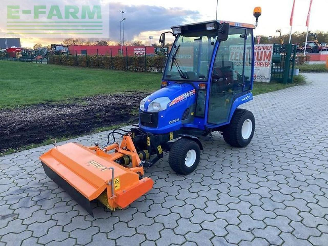 Iseki tgx 237 kehrmaschine, sichermäher - Трактор: фото 1 Iseki tgx 237 kehrmaschine, sichermäher - Трактор: фото 1