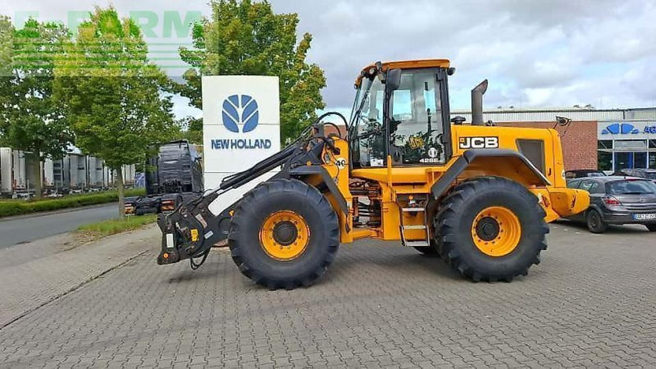 JCB 426 e ht agri highlift - Мини-экскаватор: фото 1 JCB 426 e ht agri highlift - Мини-экскаватор: фото 1