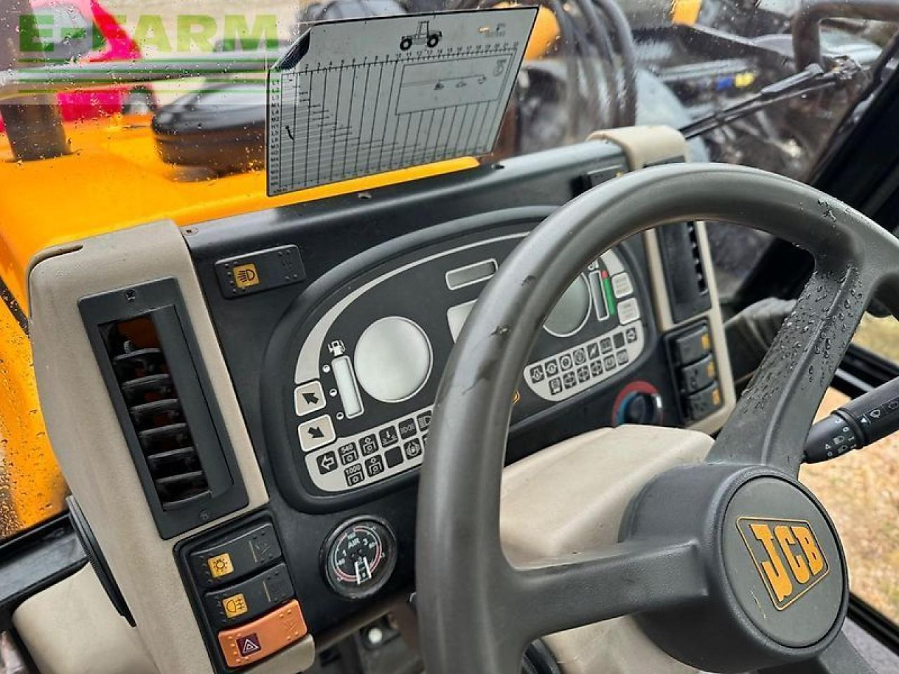 JCB fastrac 2115 / 4ws - Трактор: фото 2 JCB fastrac 2115 / 4ws - Трактор: фото 2