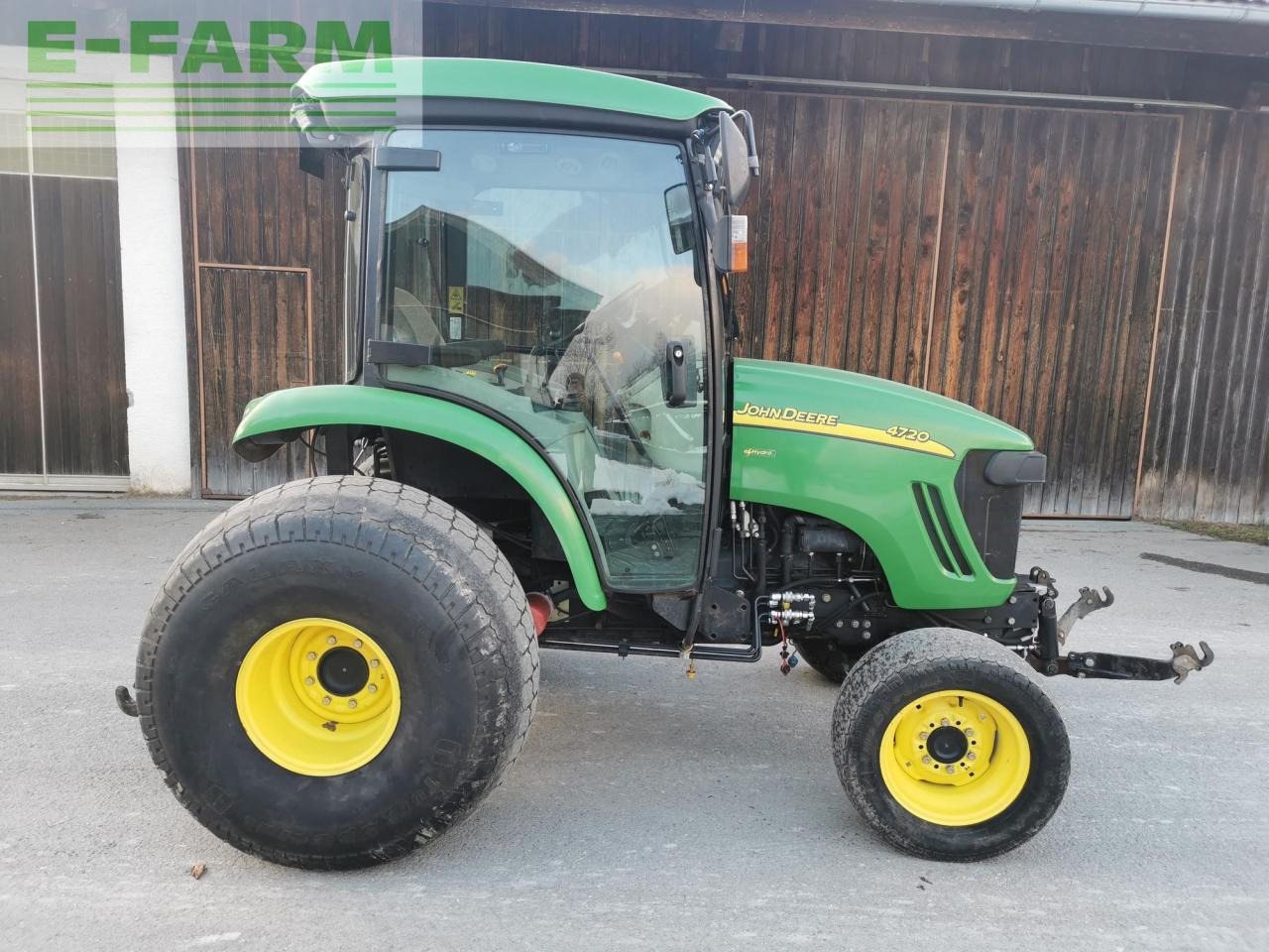 John Deere 4720 - Трактор: фото 4 John Deere 4720 - Трактор: фото 4