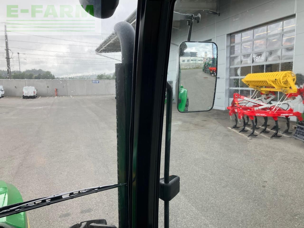 Трактор John Deere 5067E: фото 29